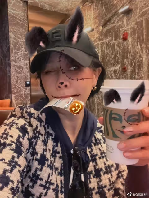 劉嘉玲曬山中「素顏」跑步照,四肢纖細身材婀娜多姿「似少女」,56歲的狀態絕了