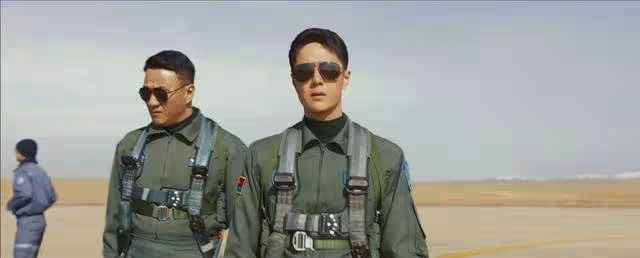 《長空之王》全新海報發布,畫面質感拉滿,王一博與戰機出鏡_作品_電影_試飛員