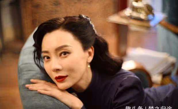 出道17年無緋聞,嫁給二婚丈夫做8年後媽,為當好繼母不再生育