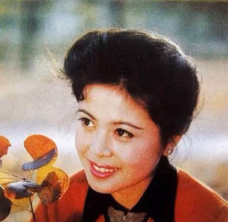 曾風光無限的女星，因渴望金錢跑到國外作死，使得劉曉慶成功上位