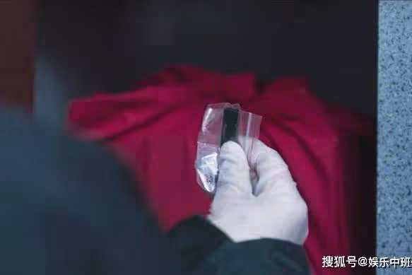 《罰罪》拿走u盤的人是誰？