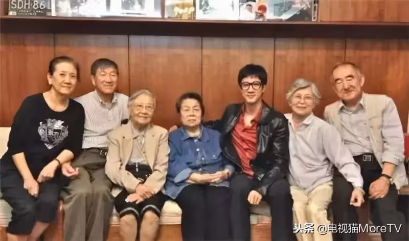 年收入破4億!王力宏「開二手車、穿破洞襪」生活好節儉 助養20多名兒童「拿90%收入做公益」