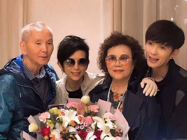 潘美辰81歲父生日「哥哥罕見露面」兄妹皆未嫁娶! 兩人不合「20年沒聯絡」今冰釋前嫌伴父母終老