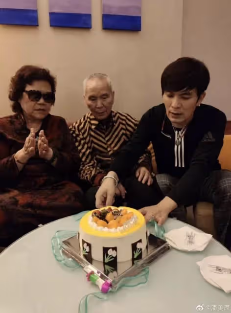 潘美辰81歲父生日「哥哥罕見露面」兄妹皆未嫁娶! 兩人不合「20年沒聯絡」今冰釋前嫌伴父母終老