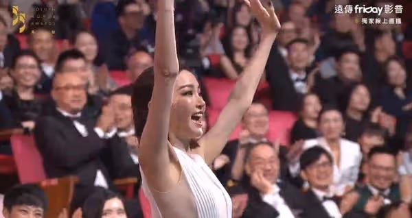謝金燕典禮感嘆「27年前曾支離破碎」演講撼動全場 劉德華聽完「起身敬禮鼓掌」感動喝采