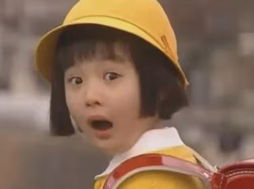 真人版小丸子長大變天才美少女!原來系混血兒童星!精通四國語言