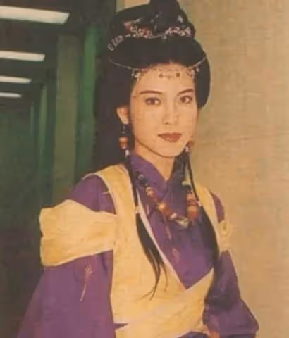 她被稱為「最美紫衫龍王」!是吳鎮宇8年初戀 今51歲「同框周慧敏」凍齡似少女