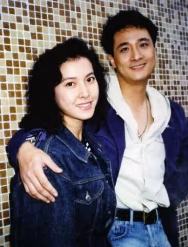 她被稱為「最美紫衫龍王」!是吳鎮宇8年初戀 今51歲「同框周慧敏」凍齡似少女