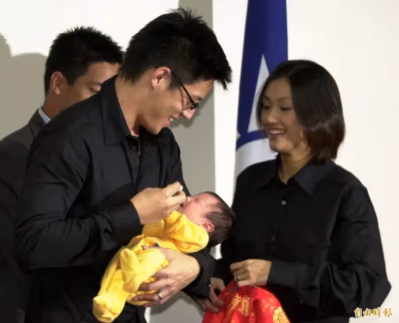童話婚姻只是夢!蔣家四代曾喊「不可能離婚」只愛妻女 如今分開「還因贍養費鬧上法院」不勝唏噓