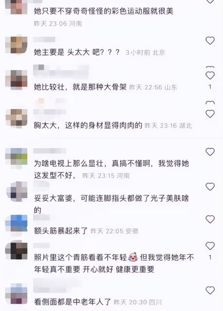 51歲鍾麗緹腳踩細高跟現身，額頭青筋凸起，網友：中老年人了