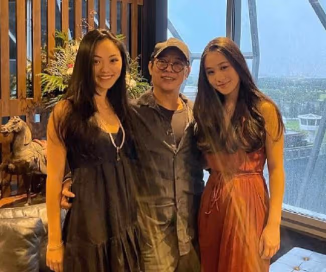 李連杰長女穿著火辣和異性合影,高級臉像利智
