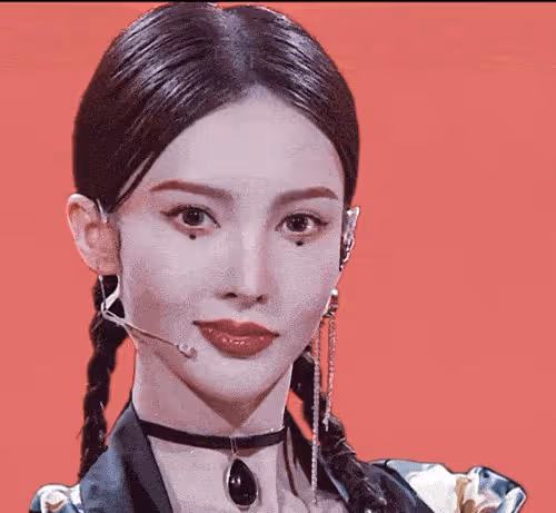 金晨新約會男嘉賓上熱搜第一,紳士膚白顏值高,還與金晨同款嘴歪