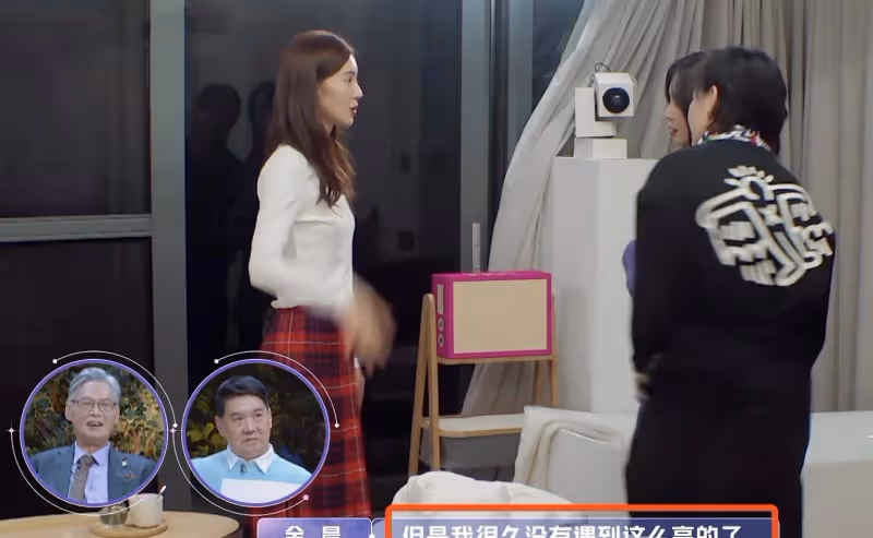 金晨新約會男嘉賓上熱搜第一,紳士膚白顏值高,還與金晨同款嘴歪