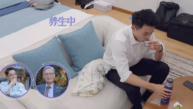 金晨新約會男嘉賓上熱搜第一,紳士膚白顏值高,還與金晨同款嘴歪