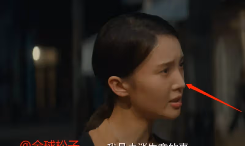金晨素顏出鏡,側臉顏值不高,「雙眼皮」有些矚目