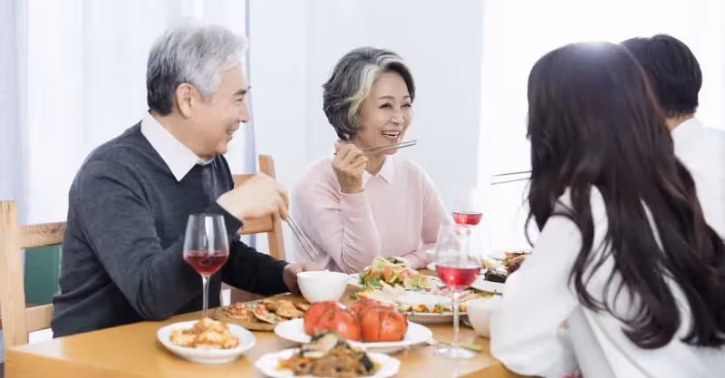 中秋節，丈母娘向女兒要五千元，卻被女婿攔住：那就是個無底洞