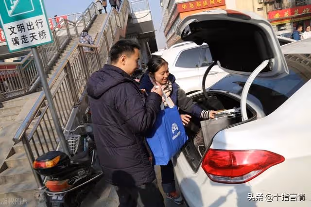 中秋節,丈母娘向女兒要五千元,卻被女婿攔住:那就是個無底洞