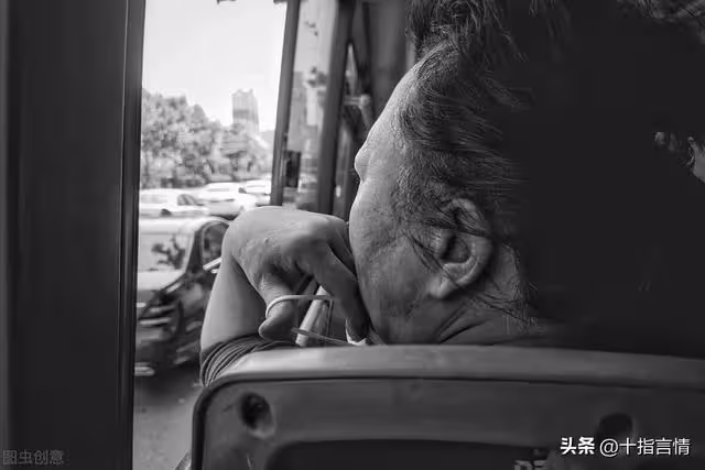 丈母娘帶五萬塊錢去女兒家養老，女婿卻拒絕：那只是半年的錢