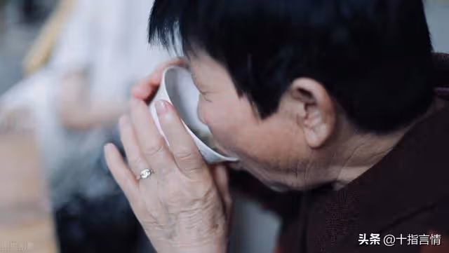 丈母娘帶五萬塊錢去女兒家養老,女婿卻拒絕:那只是半年的錢