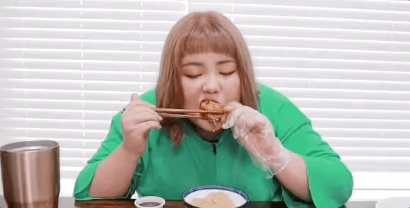 邊吃播邊減肥!韓國吃播網紅3年狂甩100斤肉,變身「金剛芭比」