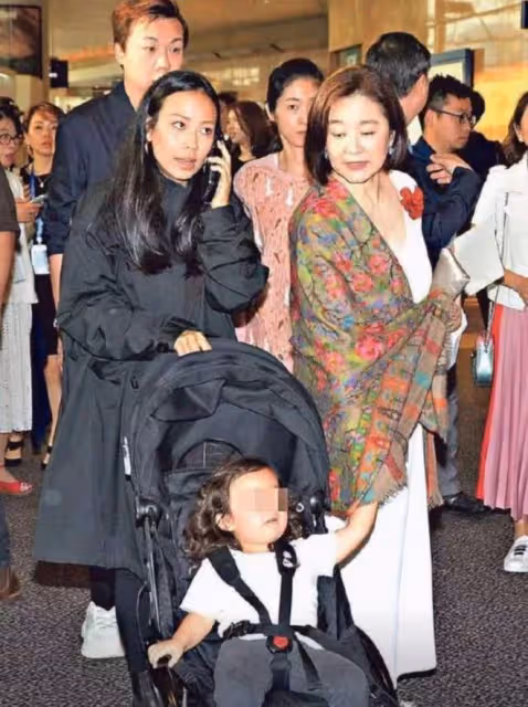 林青霞9億豪宅失火,將一屋名牌送人不心疼,卻不舍穿30年花褲