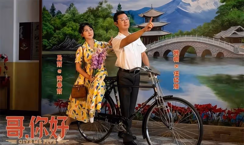 從海報到片名模仿戰狼,可票房口碑全面撲街,張晉新片只能看打戲