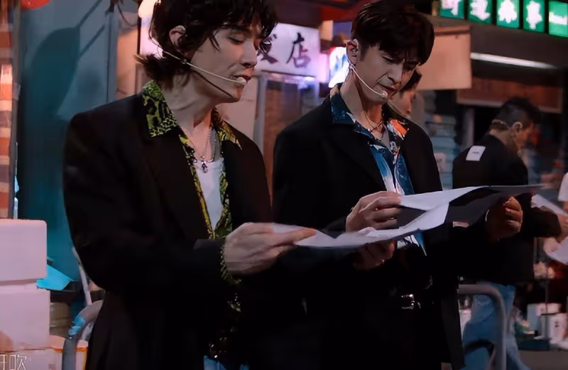 《披哥2》：任賢齊拉張鈞寧進群，吳卓羲反應真！懶得打扮？