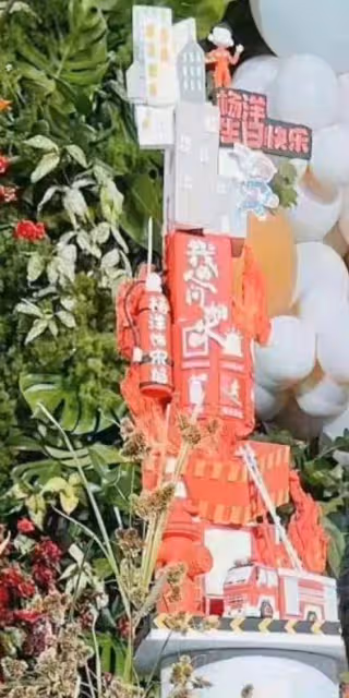 31歲楊洋劇組慶生，40°高溫拍冬戲顯不易，身形瘦削讓人心疼
