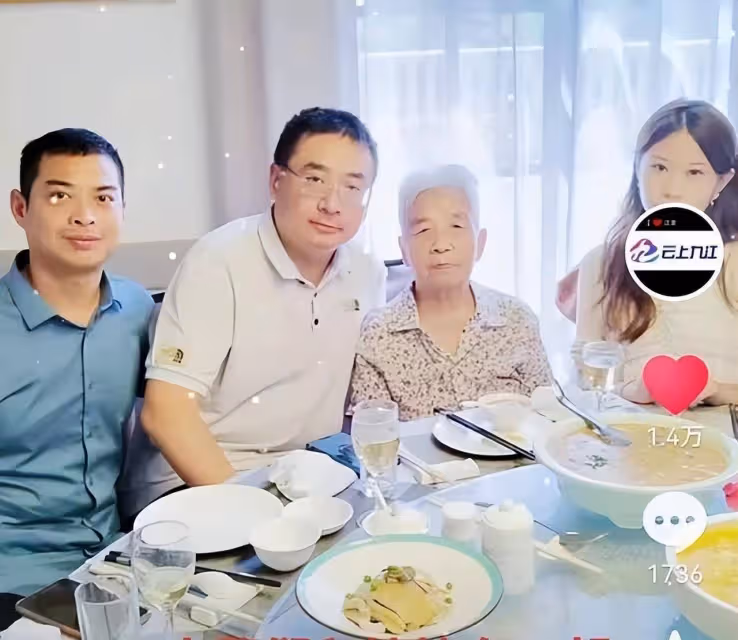 祖父母的愛！雲浩的姚家男人去河南看望許奶奶，吃飯時老人的狀態讓他難過