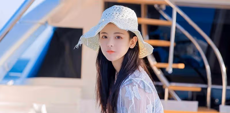 楊超越：從輟學的女孩到年收入7000萬的明星，她經歷了什麼？