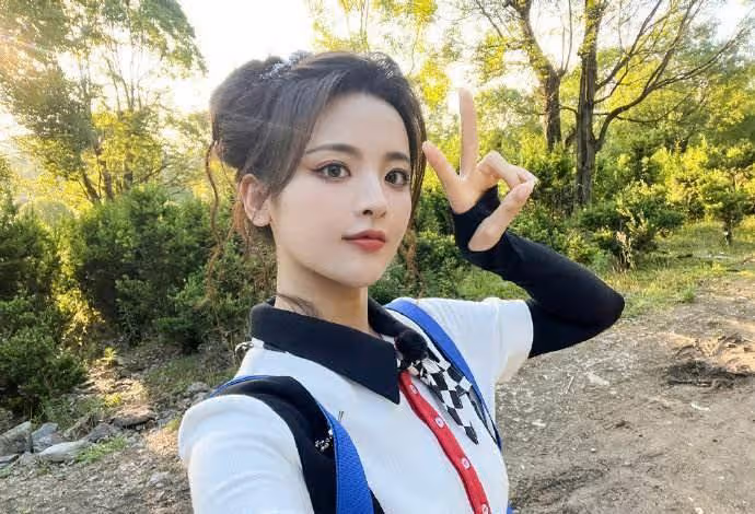 楊超越:從輟學的女孩到年收入7000萬的明星,她經歷了什麼?