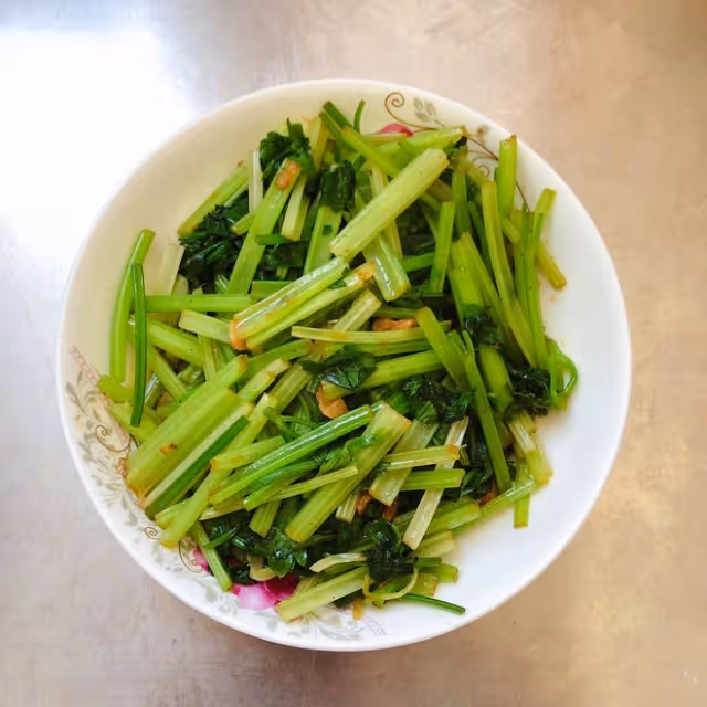 素炒香芹