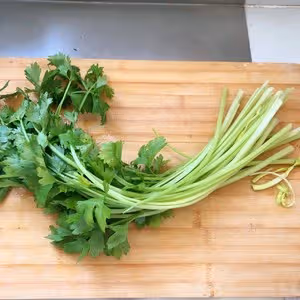 素炒香芹