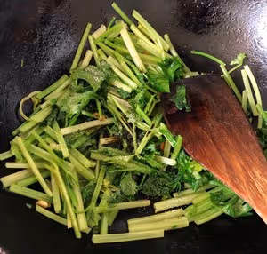 素炒香芹