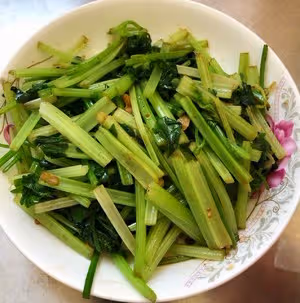 素炒香芹