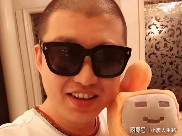 辛巴為黑龍江大慶捐款100萬！二驢透露：當年捐1.5億，借錢才湊夠