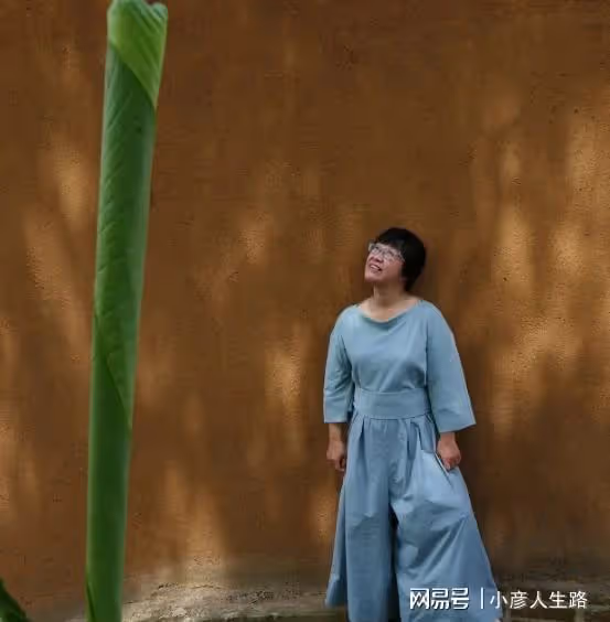 余秀華列舉自身缺點,被贊「人間清醒」,楊櫧策轉行賣茶卻遭抵制