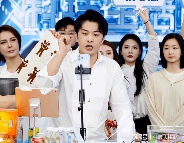 小楊哥被粉絲追問捐款金額,回懟:捐款是心裡的事,不能拿來炫耀