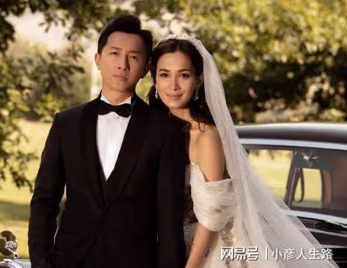 恭喜!韓庚盧靖姍官宣產女,全家福超溫馨,韓庚握娃手獲妻子獻吻