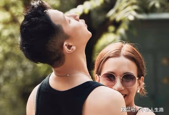 韓庚盧靖姍升三口之家！寶寶性別曝光，網友：這孩子顏值不得了