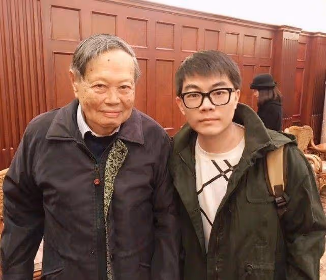 知情人曝大衣哥兒子已分手,小偉已找新女友,女方顏值不輸陳亞男