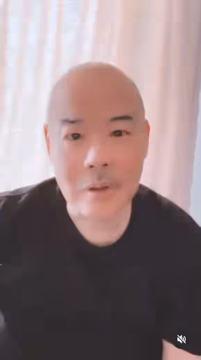 張柏芝一家慶中秋！張爸爸光頭鬍鬚花白，12歲小Q長鬍子似謝霆鋒