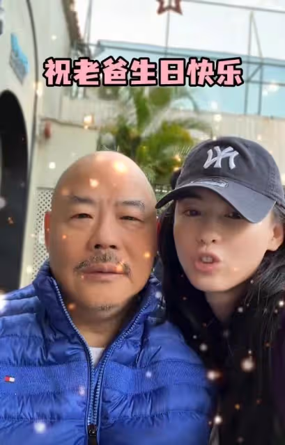 張柏芝一家慶中秋！張爸爸光頭鬍鬚花白，12歲小Q長鬍子似謝霆鋒