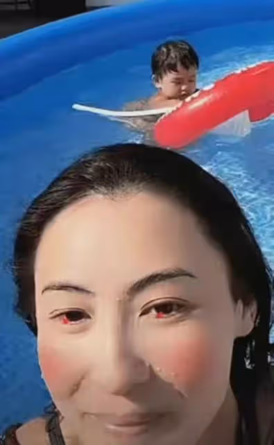張柏芝一家慶中秋！張爸爸光頭鬍鬚花白，12歲小Q長鬍子似謝霆鋒
