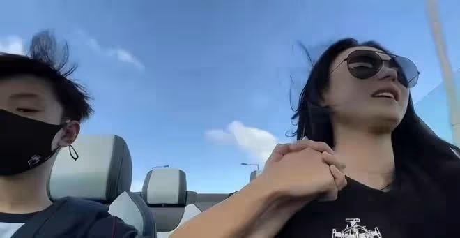 張柏芝一家慶中秋！張爸爸光頭鬍鬚花白，12歲小Q長鬍子似謝霆鋒