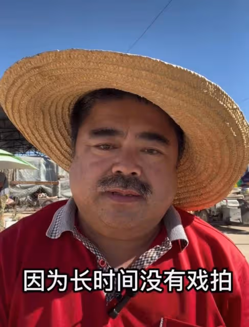 知名演員擺攤賣茶葉蛋,不戴口罩無人識,自曝無戲可拍一天賺50元