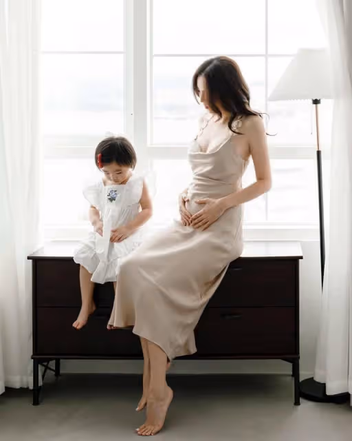 恭喜!37歲香港知名女星宣布懷二胎,曬孕肚寫真大秀S型好身材