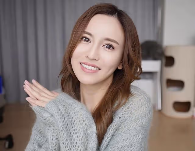 恭喜!37歲香港知名女星宣布懷二胎,曬孕肚寫真大秀S型好身材