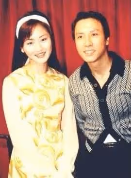 香港「第一美腿」萬綺雯近照曝光,18歲憑美腿打敗王祖賢,52歲顏值逆生長,網友:42寸長腿美人