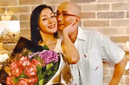 香港「第一美腿」萬綺雯近照曝光，18歲憑美腿打敗王祖賢，52歲顏值逆生長，網友：42寸長腿美人